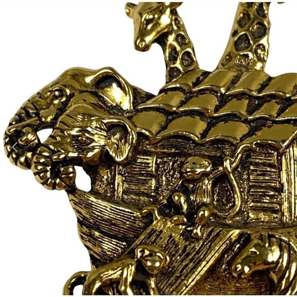 Vintage Avon’s Noah’s Ark Pin - Picture 2 of 7